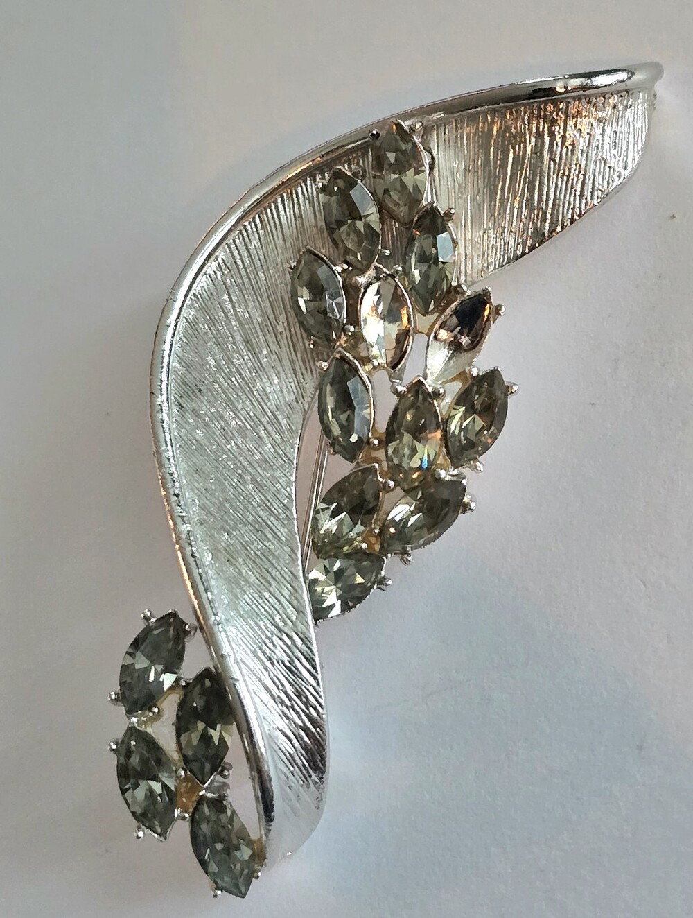 Vintage Coro brooch modernist mod ribbon futuristic silver tone